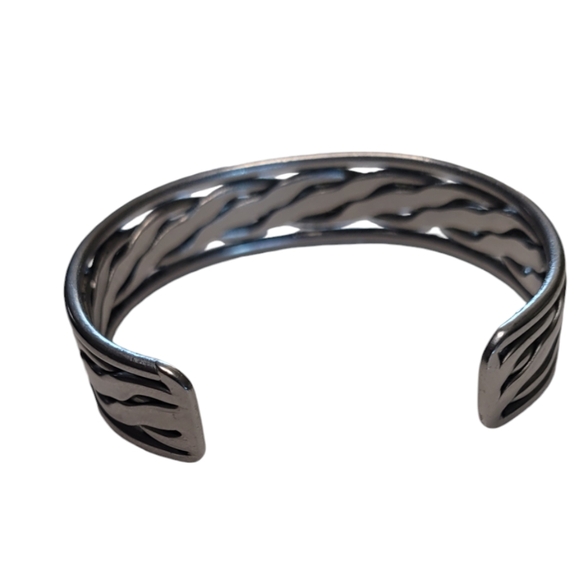 Handmade Cuff Bracelet Small Navajo - Picture 5 of 7